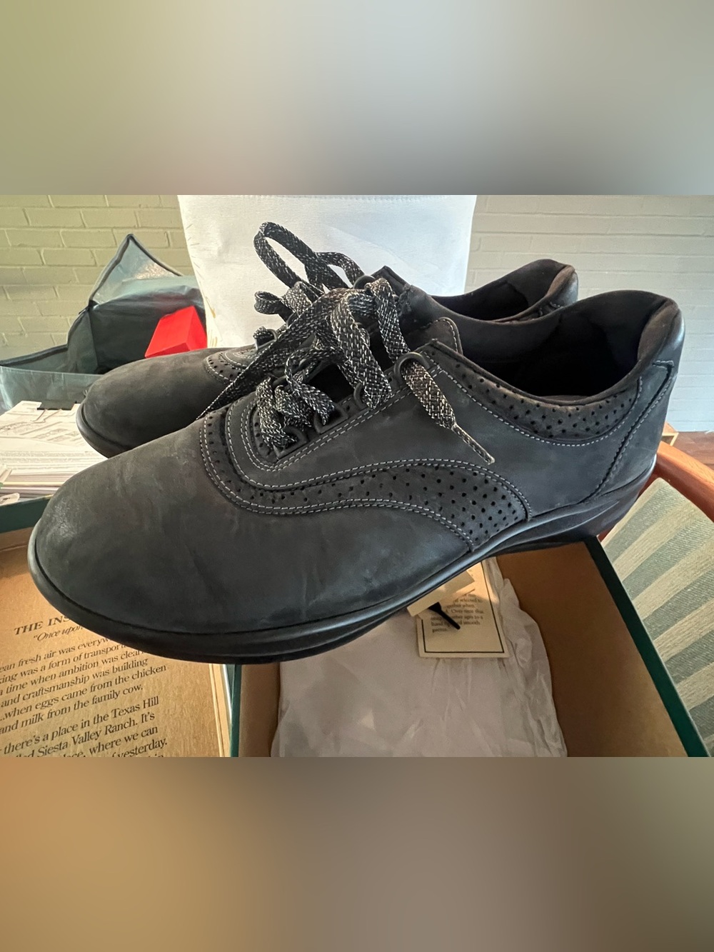 SAS Women’s Black Nubuck Lace-Up Oxford